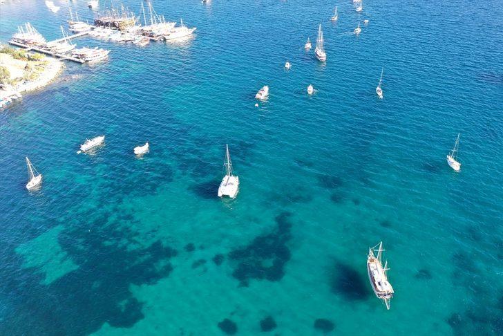 Bodrum'da teknelerin bayraklı seyri ilgi gördü G2