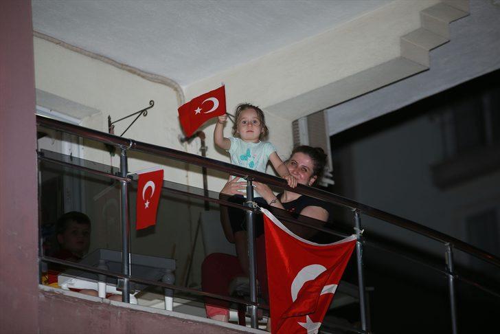 Aydın'da mahalle sakinleri, canlı müzik eşliğinde 19 Mayıs'ı kutladı G1