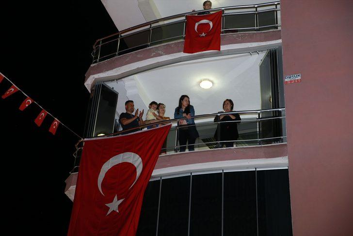 Aydın'da mahalle sakinleri, canlı müzik eşliğinde 19 Mayıs'ı kutladı G4