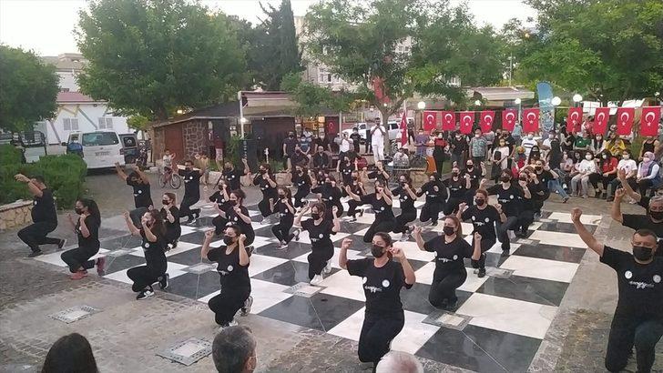 Adana'da 19 Mayıs Atatürk’ü Anma, Gençlik ve Spor Bayramı kutlanıyor G1