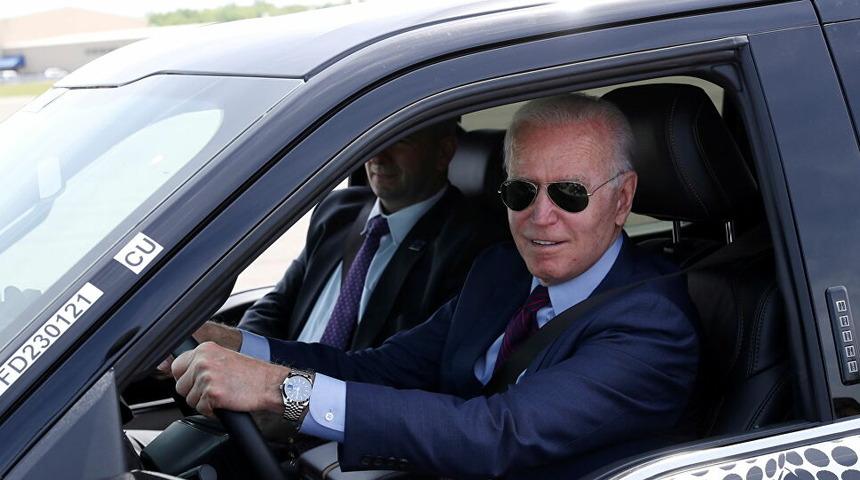 Biden, soru sormak isteyen muhabiri ezmekle ‘tehdit etti’