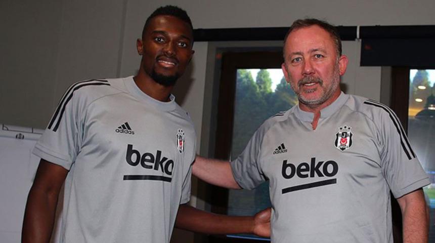 Beşiktaş'ta Bernard Mensah ile yollar ayrıldı