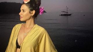 Ekin Türkmen sezonu açtı! Beyaz bikiniyle balkon keyfi