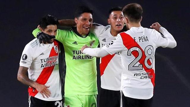 River Plate'de orta saha oyuncusu kaleye geçti