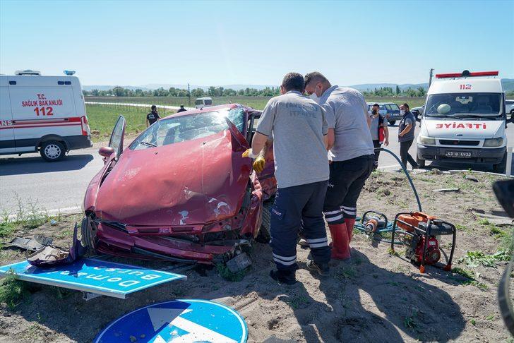 Kütahya'da çarpışan iki otomobilden birinin sürücüsü hayatını kaybetti G1