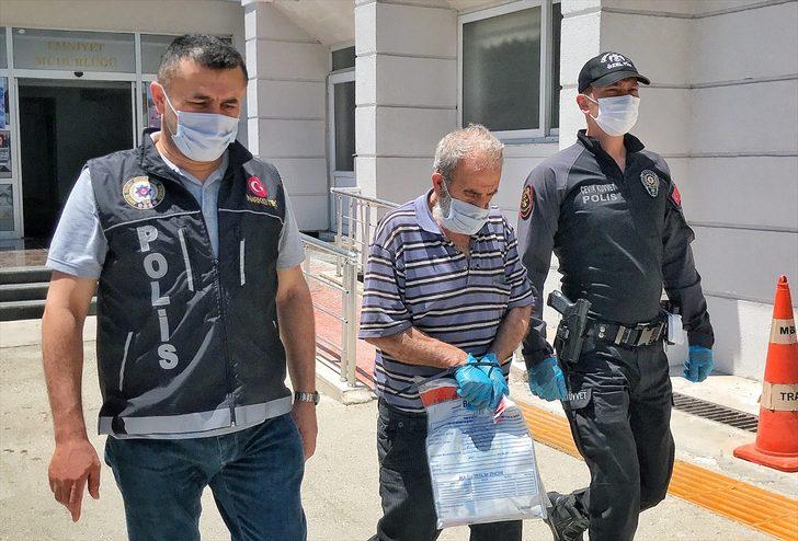 Suriye açıklarında bir gemide yaklaşık 1,5 ton esrarın ele geçirildiği "Onur Operasyonu" kapsamında gözaltına alınan 6 zanlı Mersin'de tutuklandı. G4