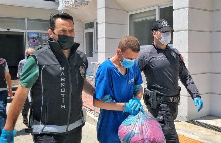 Suriye açıklarında bir gemide yaklaşık 1,5 ton esrarın ele geçirildiği "Onur Operasyonu" kapsamında gözaltına alınan 6 zanlı Mersin'de tutuklandı. G3