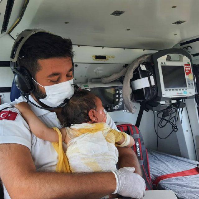 Afyonkarahisar'da üzerine sıcak su dökülen bebek, ambulans helikopterle Eskişehir'e sevk edildi