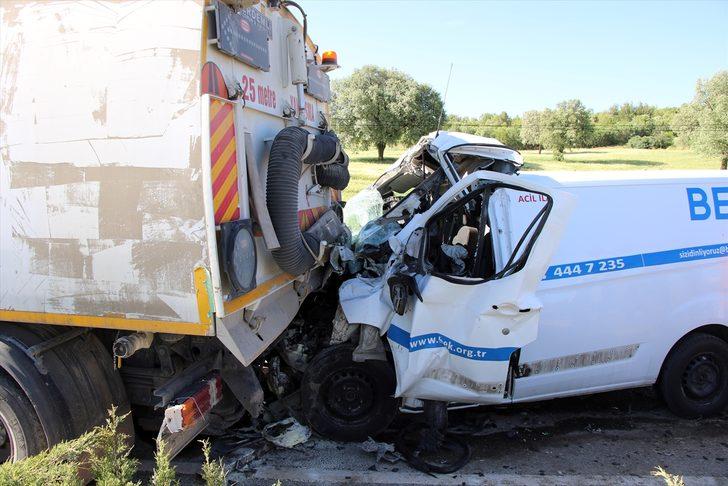 Uşak'ta 4 aracın karıştığı trafik kazasında 3 kişi yaralandı G3