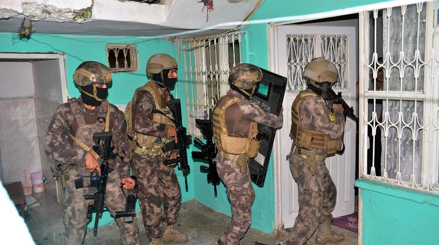 Adana'da suç örgütüne şafak operasyonu! Çok sayıda gözaltı