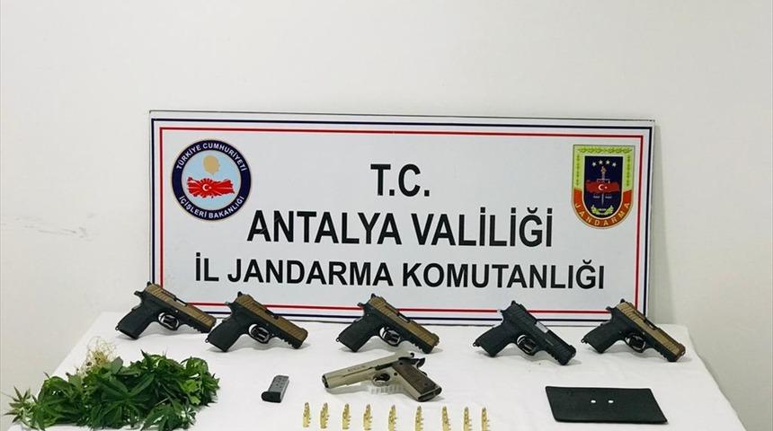 Antalya'da sanayi sitesinde ka&ccedil;ak silah operasyonu