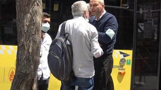 İlginç anlar kamerada! Önce küfürler savurdu, sonra barışmaya çalıştı