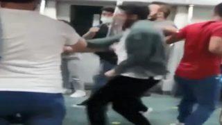 Marmaray'da hareketli anlar! Tekme tokat birbirlerine girdiler