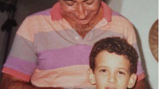 Şener Şen ile objektife poz veren bu çocuğun kim olduğunu biliyor musunuz? Bakın kim çıktı...