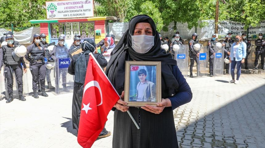 &Ccedil;ocukları ter&ouml;r &ouml;rg&uuml;t&uuml; tarafından dağa ka&ccedil;ırılan annelerin yaşadığı acı y&uuml;rek burkuyor