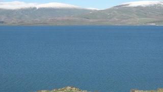 Doğa harikası Çıldır Gölü, halkın geçim kaynağı oldu