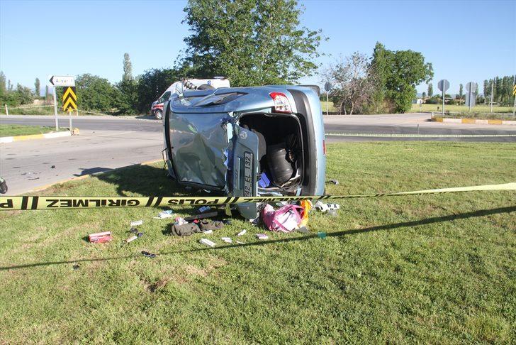 Konya'da otomobil devrildi: 2 ölü, 3 yaralı G1