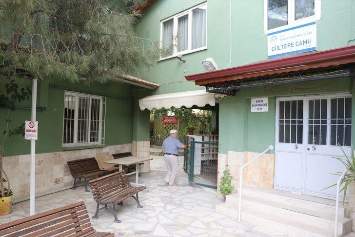 Denizli'de camiden duvar saati çalan kişi kamera görüntülerinden tespit edilerek yakalandı G3