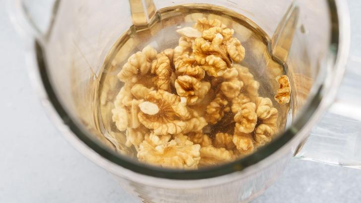 Cevizi bir gece suda bekletip içersiniz... İşte cevizin mucizevi faydası... G4