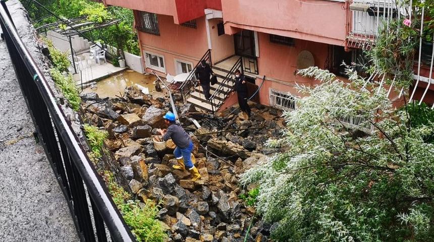 Son Dakika: Beykoz’da istinat duvarı çöktü! 3 apartman tahliye edildi