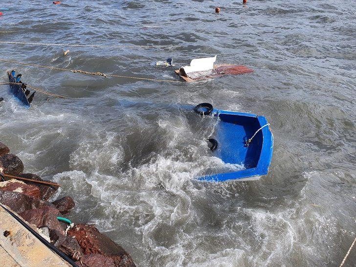 GÜNCELLEME - İzmir'in Dikili ilçesinde fırtına nedeniyle bazı balıkçı tekneleri battı G3