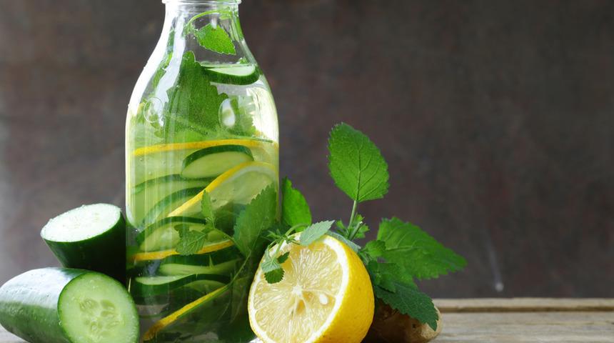 Pratik şekilde hazırlayacağınız bu 3 içecek tarifini sabah aç karna içerek çok daha zinde hissedebilirsiniz!