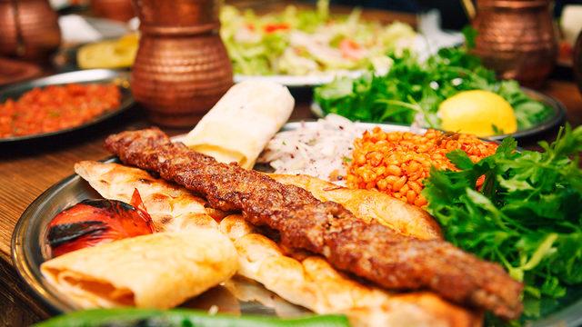 Kırk yıllık usta gibi hazırlayacaksınız! Evde Urfa kebap nasıl yapılır?
