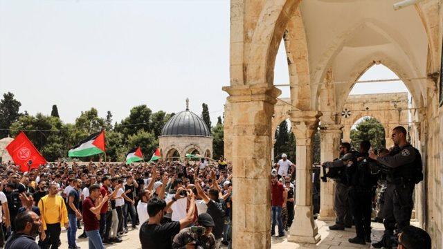 İsrail Polisinden Mescid'i Aksa'da Filistinliler'e Müdahale