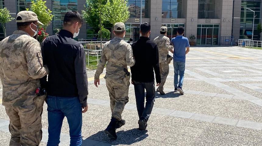 Batman'da petrol kuyularından kablo &ccedil;aldığı iddiasıyla 3 ş&uuml;pheli yakalandı