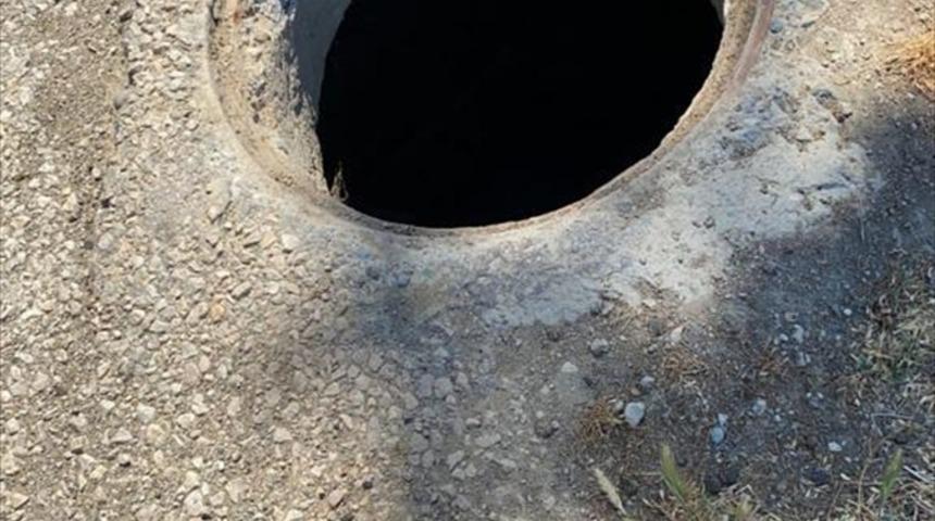 Adana'da r&ouml;gar kapağı ve demir korkuluk hırsızlığı iddiasına 4 g&ouml;zaltı