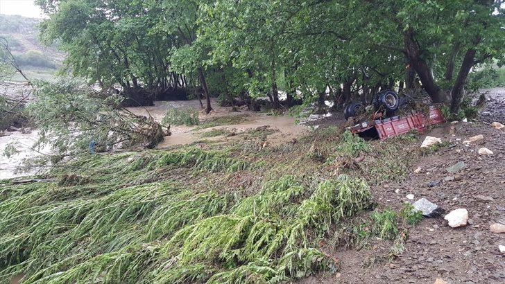 Bursa'da kuvvetli sağanaktan zarar gören ekili arazilerde zarar tespiti yapılıyor G5