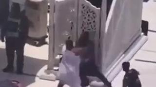 Kabe imamına bıçaklı saldırı girişimi