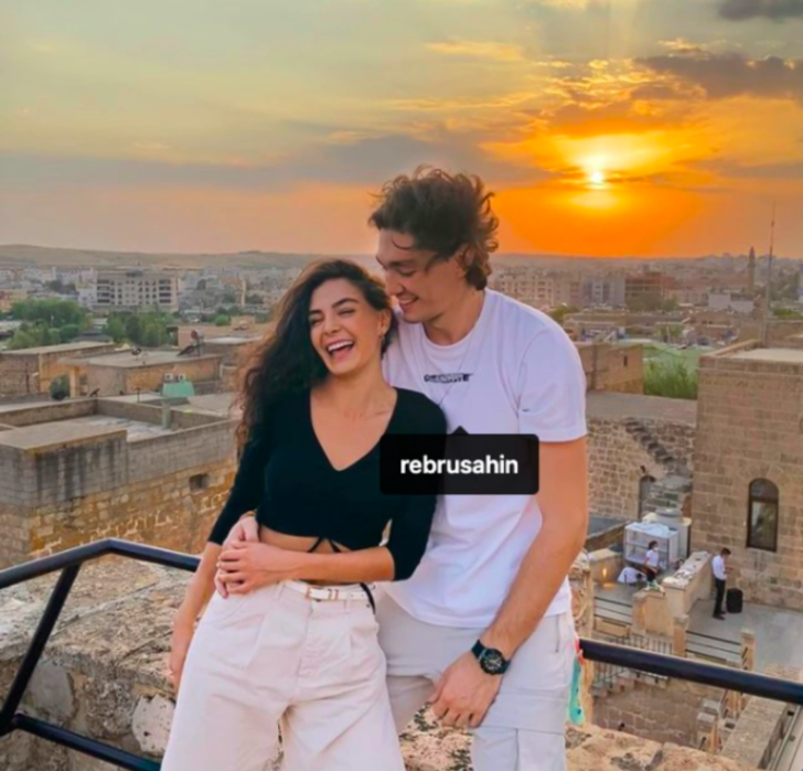 Ebru Şahin'in bikinili paylaşımına sevgilisi Cedi Osman'dan şaşırtan yorum! G2