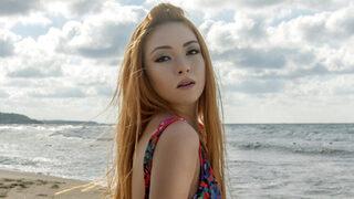 Ece Seçkin sütyensiz fotoğraflarıyla olay oldu