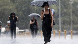 Meteoroloji'den peş peşe uyarı: Sıcaklıklar düşecek, yağmur ve toz taşınımı gelecek (22 Mayıs Cumartesi hava durumu)