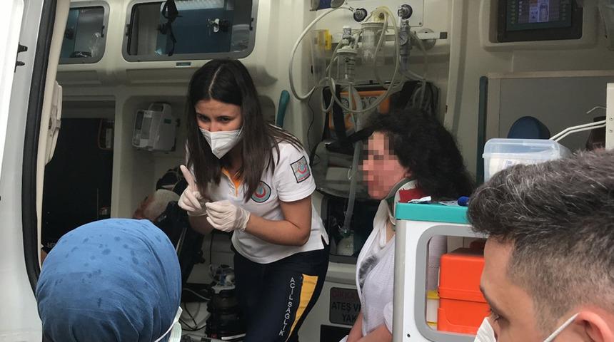 Bursa'da komşular arasında satırlı bıçaklı kavga: 1’i ağır 4 yaralı