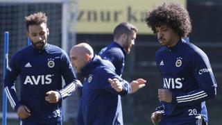 Fenerbahçe'de Luiz Gustavo ile yollar ayrılıyor