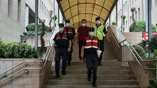 10 yıldır aranıyordu! Cinayet zanlısı, ikiz kardeşinin kimliğiyle saklanıyormuş