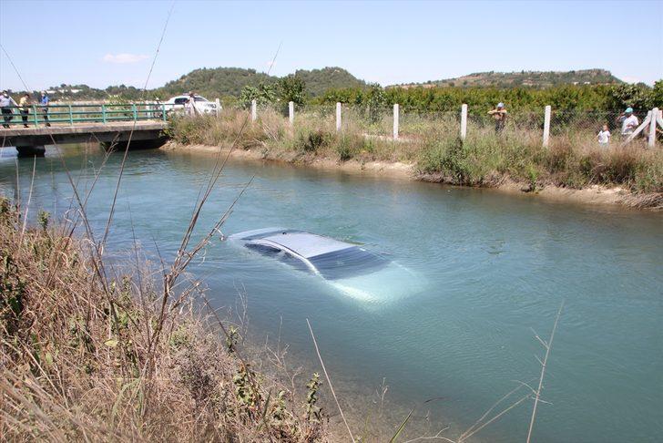 Antalya'da sulama kanalına düşen otomobilin sürücüsü yaralandı G2