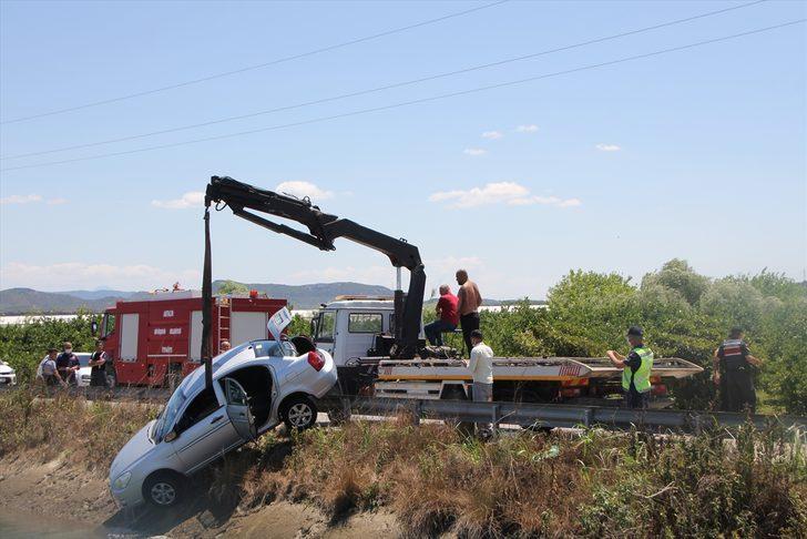 Antalya'da sulama kanalına düşen otomobilin sürücüsü yaralandı G4