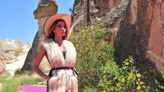 Kapadokya'da defile! Ünlü mankenler göz doldurdu