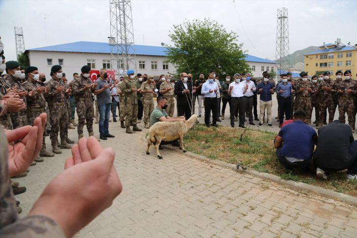 Tunceli'de terörle mücadelenin kahramanı PÖH'ler dualarla Suriye'ye uğurlandı G2