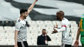 Atiba Hutchinson 1 yıl daha Beşiktaş'ta