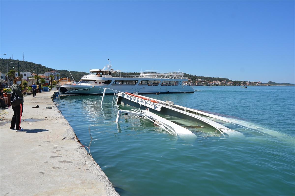Ayvalık'ta hasar tespit ve enkaz kaldırma &ccedil;alışmaları s&uuml;r&uuml;yor
