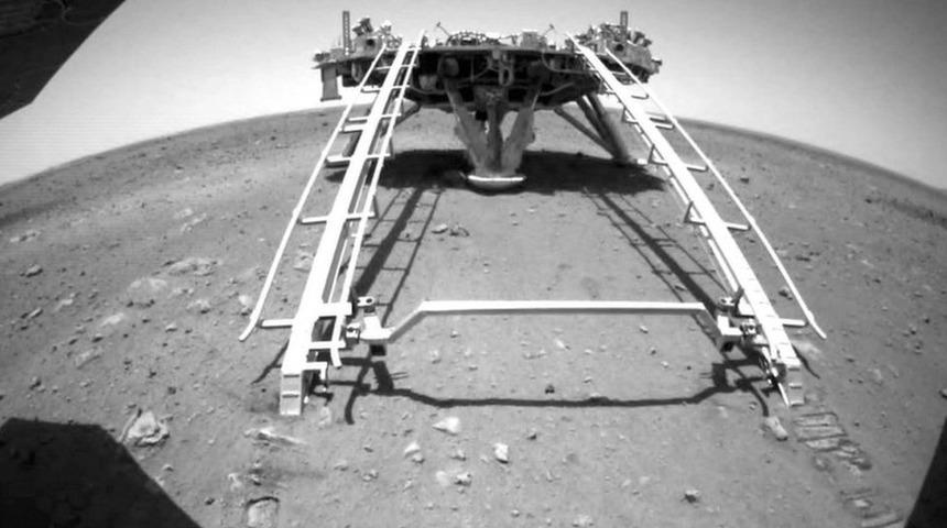 &Ccedil;in'in uzay aracı Zhurong Mars'a indi