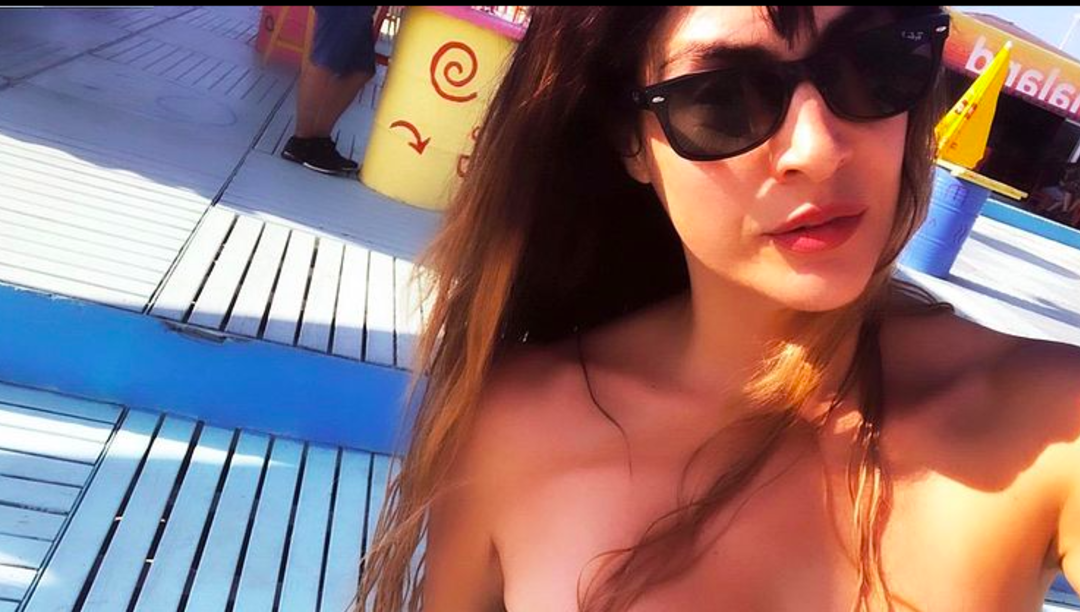 Tuğba Ekinci'nin bikinili pozu sosyal medyayı salladı! İki sezondur aynı bikiniyi giymesi dikkatlerden ka&ccedil;madı