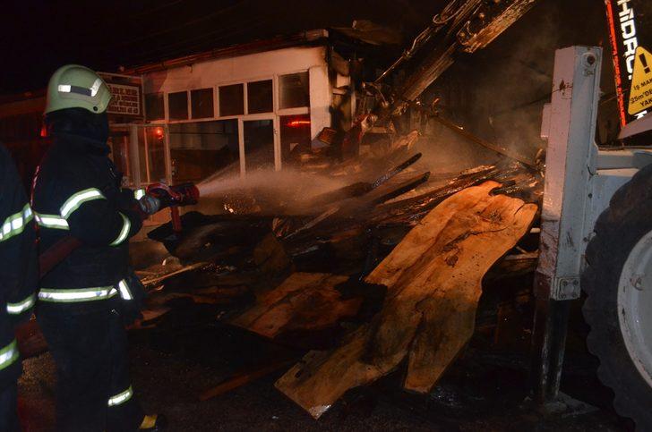 Amasya’da çıkan yangın 2 mobilya atölyesinde hasara neden oldu G2