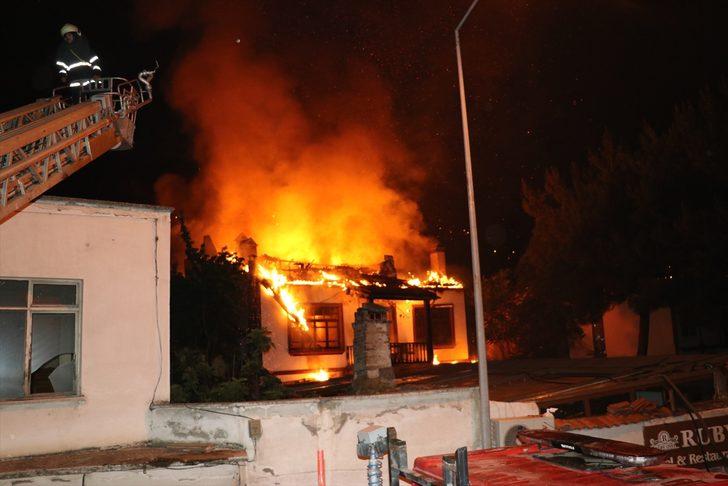 GÜNCELLEME 2- Amasya'daki söndürülen yangının hasarı gündüz görüntülendi G2