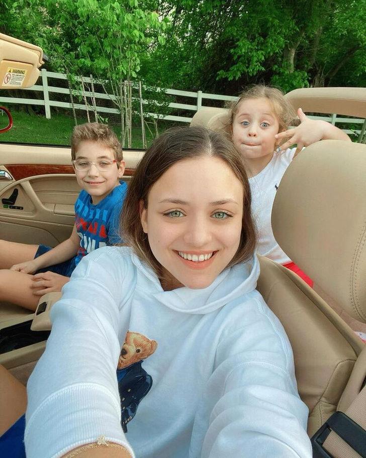 Volkan Konak'in kızını görenler şaştı kaldı! İşte Ünlü isimler ve mezun oldukları bölümler G3