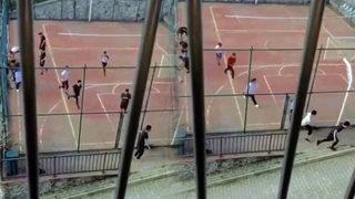 Siren sesini duyunca böyle kaçtılar!